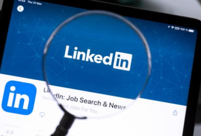 Jak zbudować markę eksperta na LinkedIn, opowiadając historie o cyberatakach?